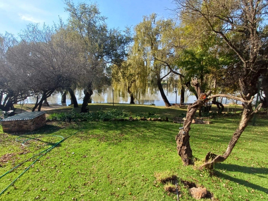 9 Bedroom Property for Sale in Willow Grange Free State